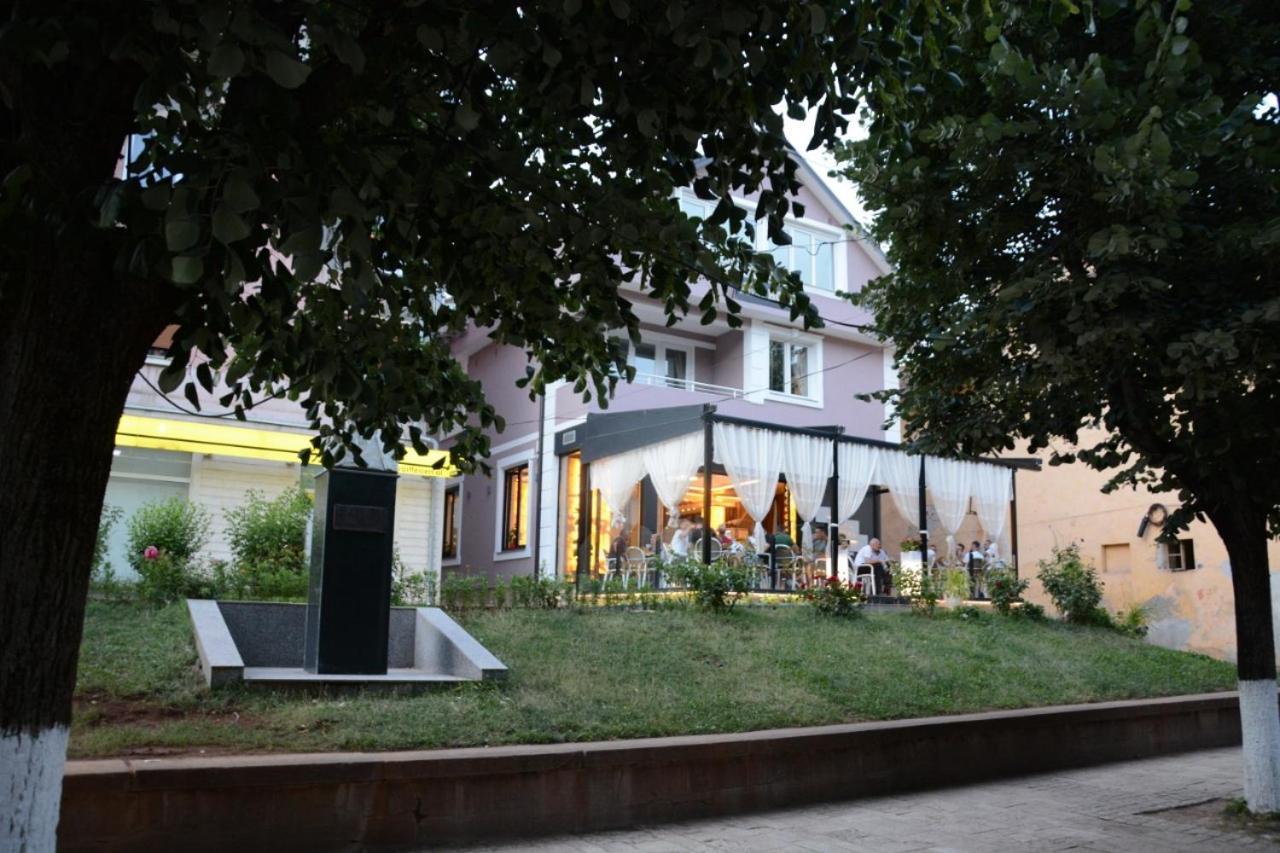 Royal Hotel Peshkopi Albania מראה חיצוני תמונה